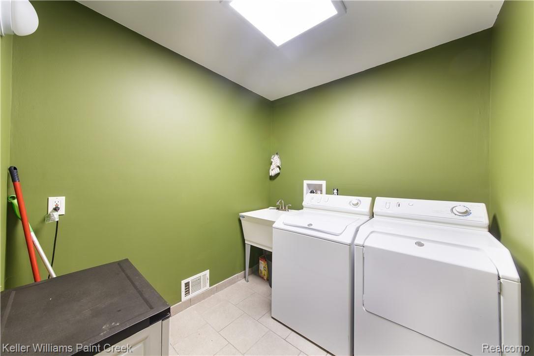 5315 Hickory Ridge Road Holly, MI 48442 - Photo 12 of 41 HickoryRidge_5315_Laundry_01.jpg