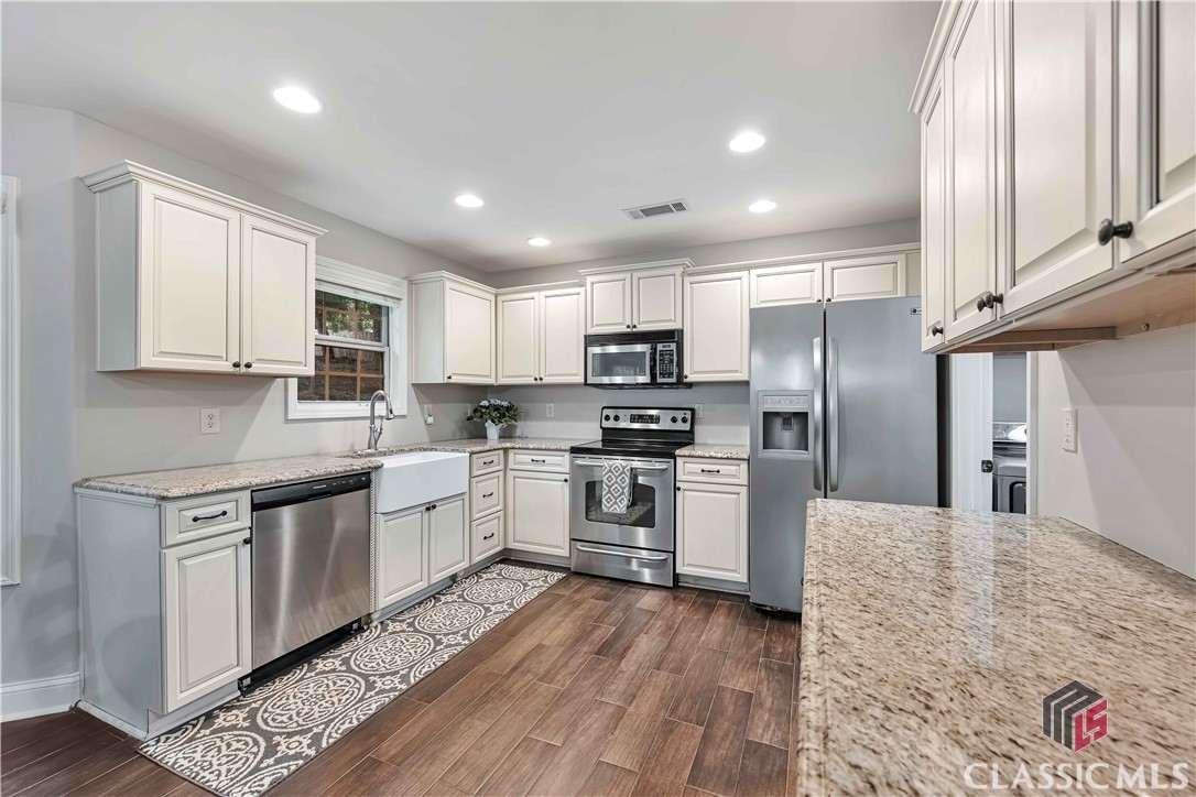 212 Cardinal Ridge Jefferson, GA 30549 - Photo 14 of 32