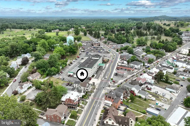 a picture of a wall with a white building