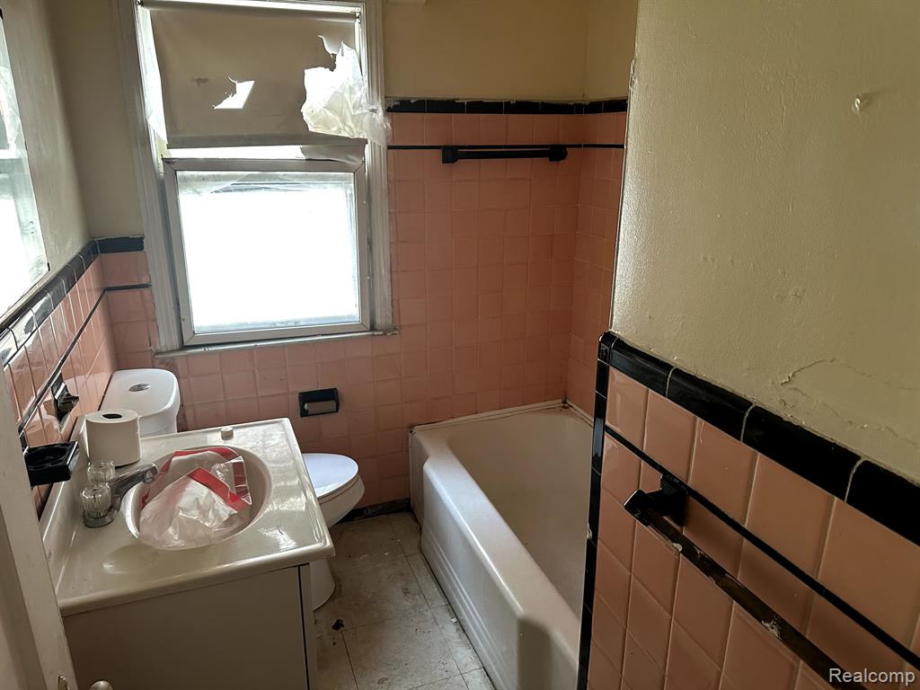 13681 Castleton Street Detroit, MI 48227 - Photo 6 of 10