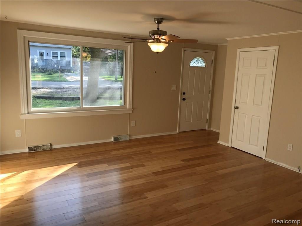 622 Snyder Road Highland, MI 48357 - Photo 2 of 17 D14F62A3-D4E0-4D1D-87AE-7543695BA74C.jpeg