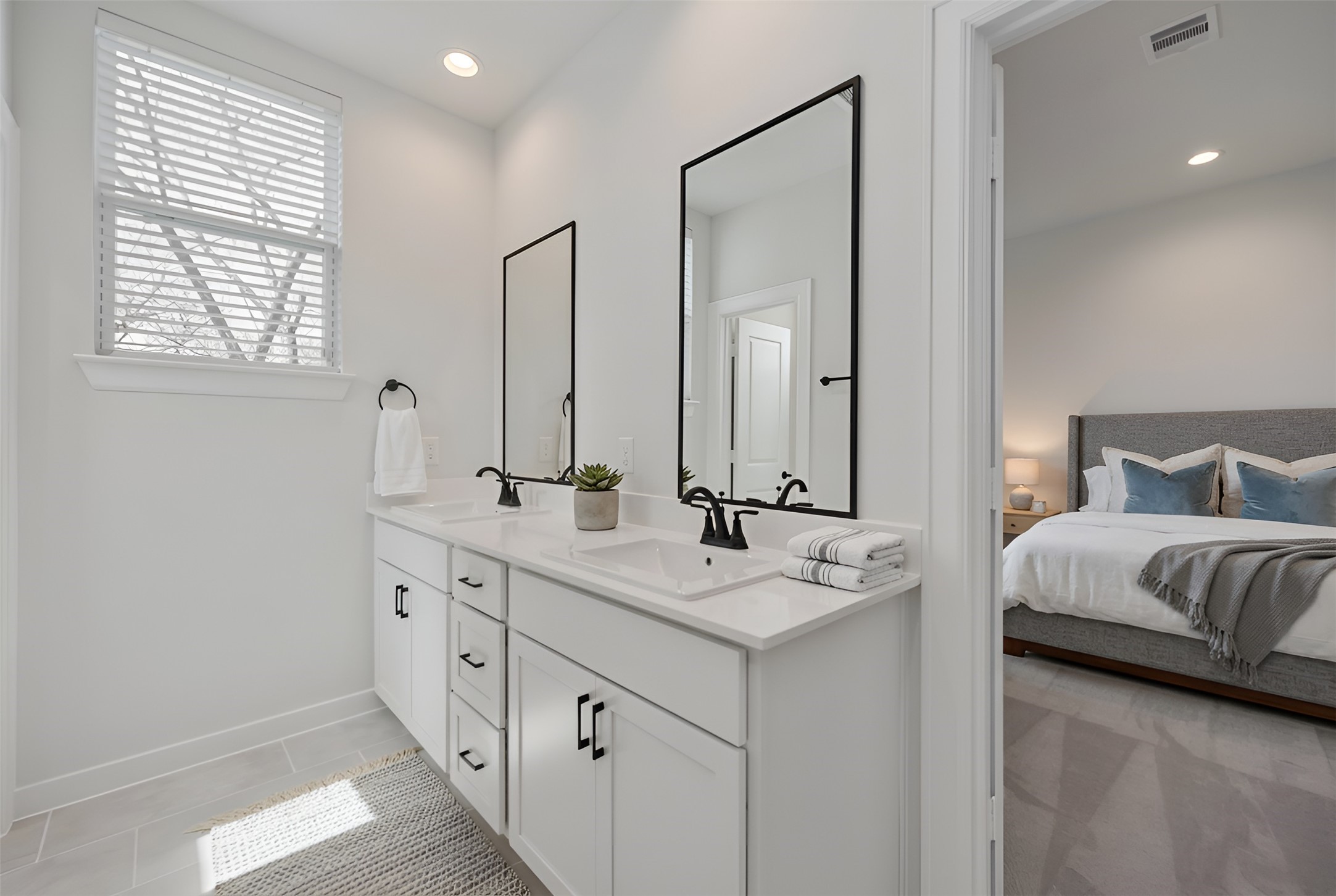 9803 Fulton Street Houston, TX 77076 - Photo 14 of 19 Primary Bathroom 2nd Floor