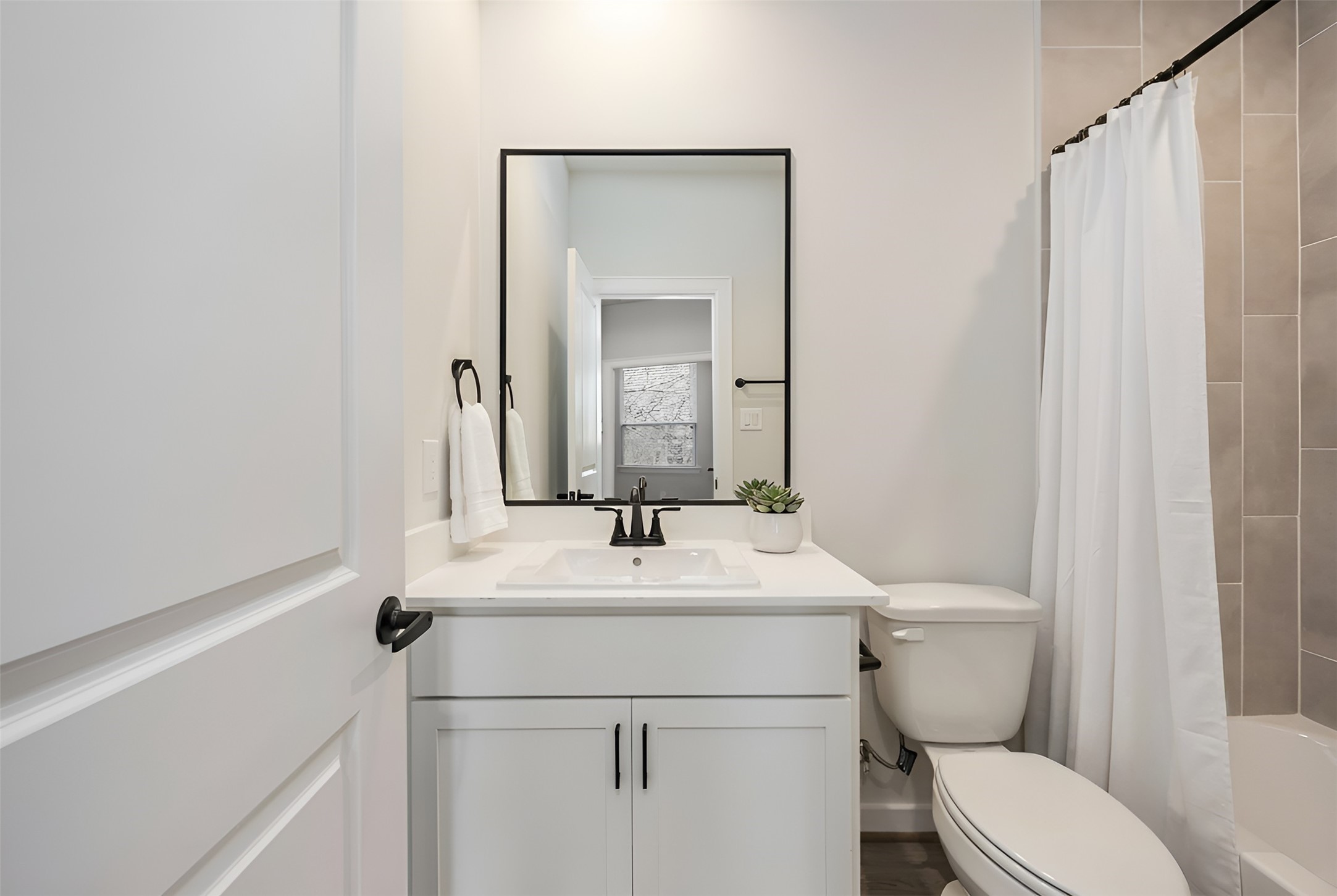 9803 Fulton Street Houston, TX 77076 - Photo 5 of 19 1st floor full bathroom