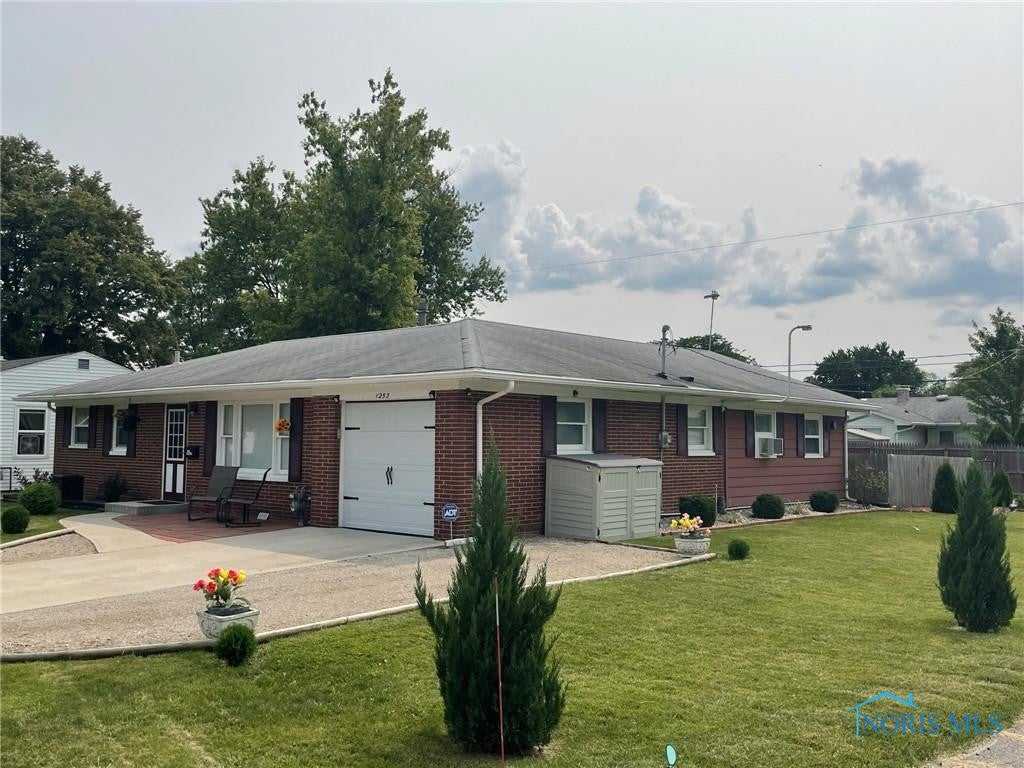 1253 Rosedale Street Maumee, OH 43537 - Photo 3 of 43 Gallery Image 3
