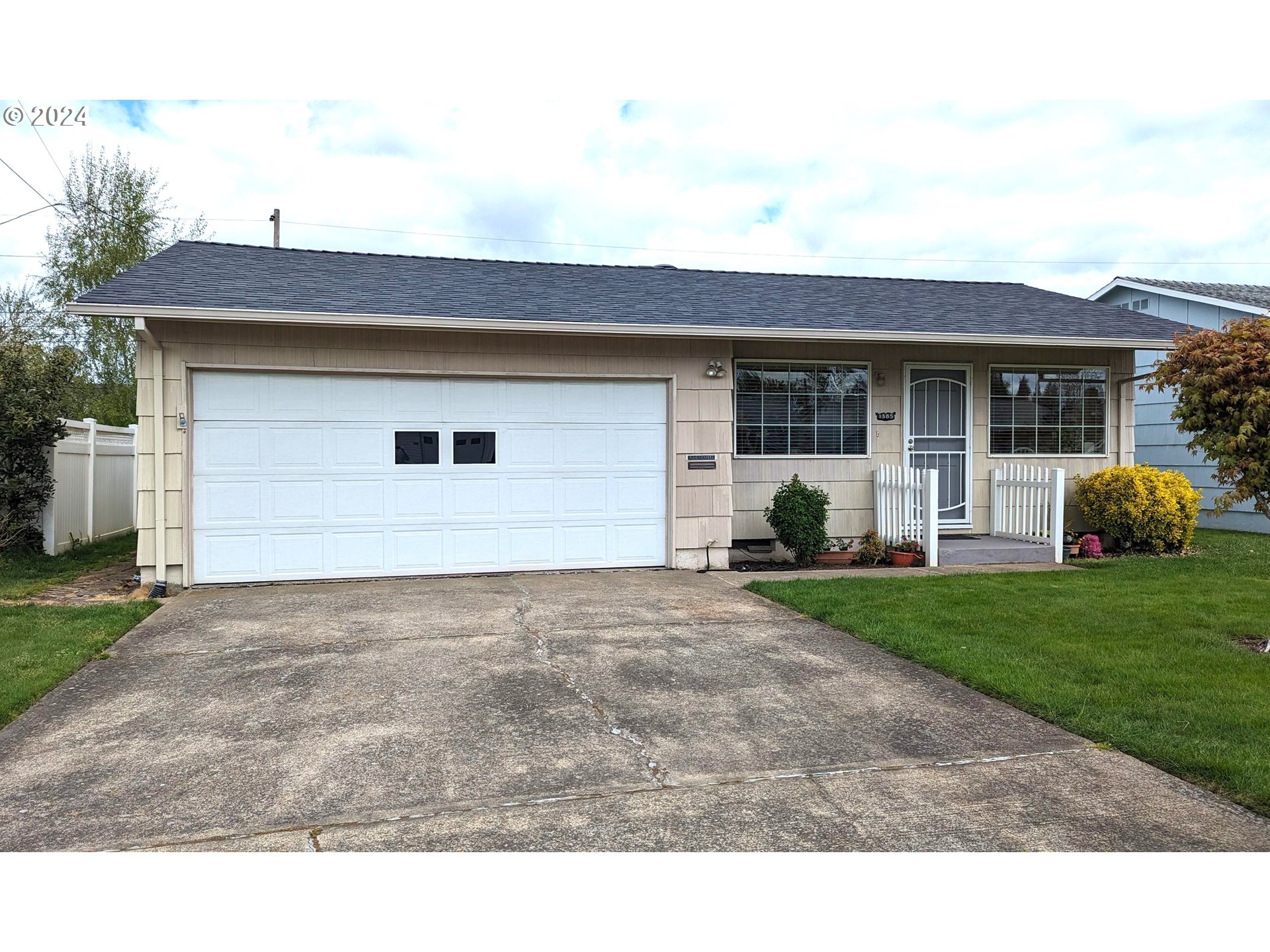 1385 Rainier Road Woodburn, OR 97071 - Photo 1 of 21 Gallery Image 1