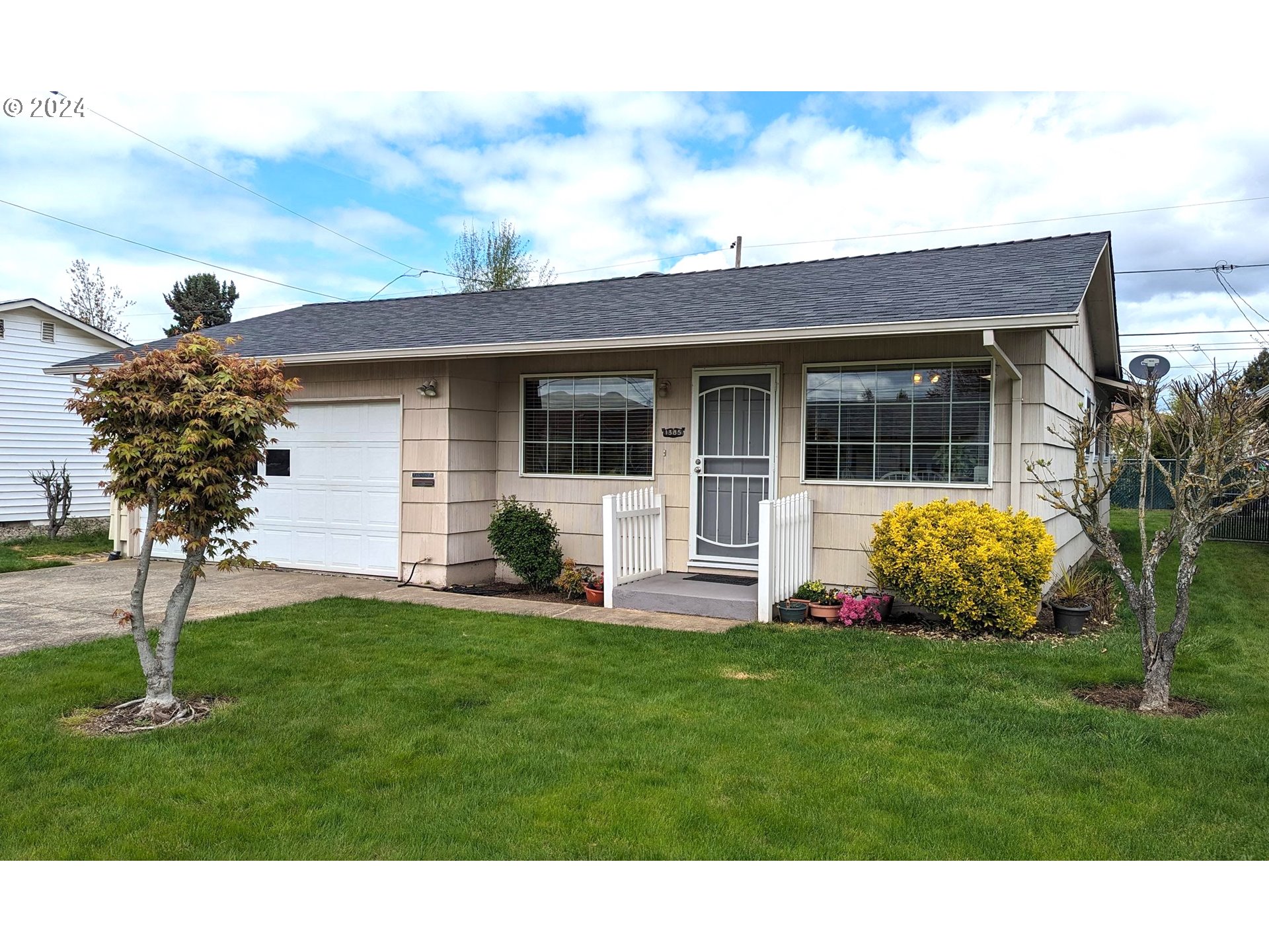 1385 Rainier Road Woodburn, OR 97071 - Photo 2 of 21 Gallery Image 2
