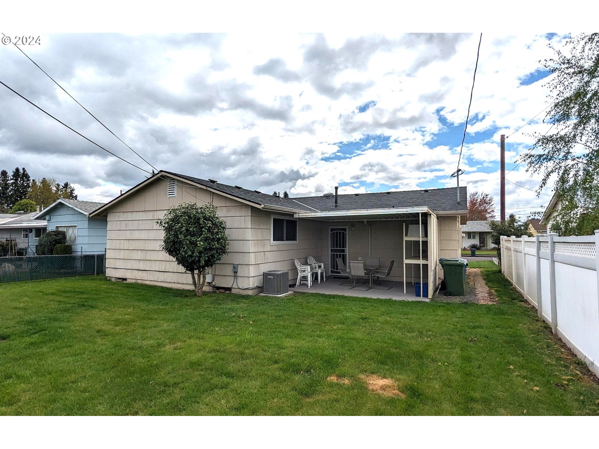 1385 Rainier Road Woodburn, OR 97071 - Photo 4 of 21 Gallery Image 4