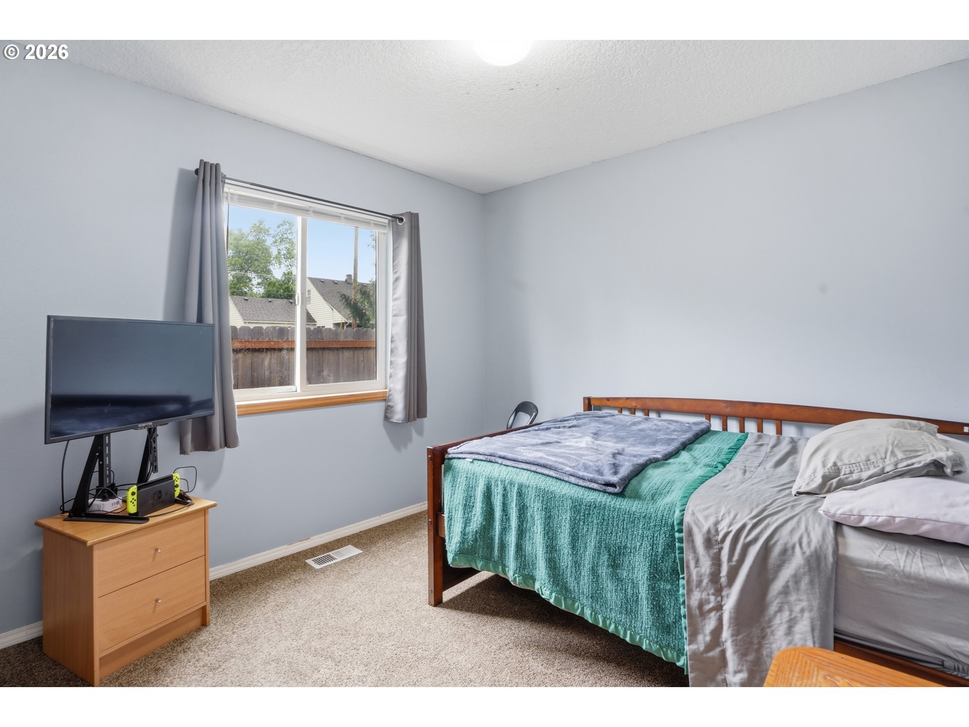 105 Toliver Road Molalla, OR 97038 - Photo 18 of 34 a bedroom with a bed and a window
