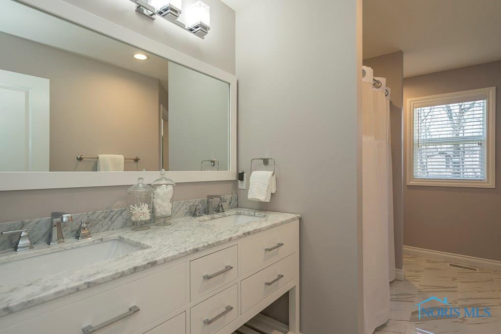 26041 Seminary Road Perrysburg, OH 43551 - Photo 25 of 30 Gallery Image 25