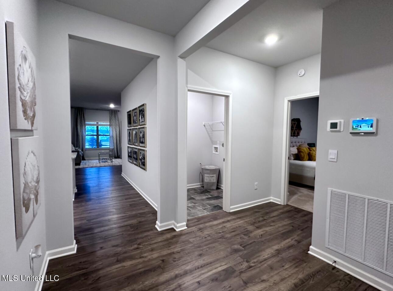 18 Thorn Tree Street Byhalia, MS 38611 - Photo 3 of 20 IMG_8069