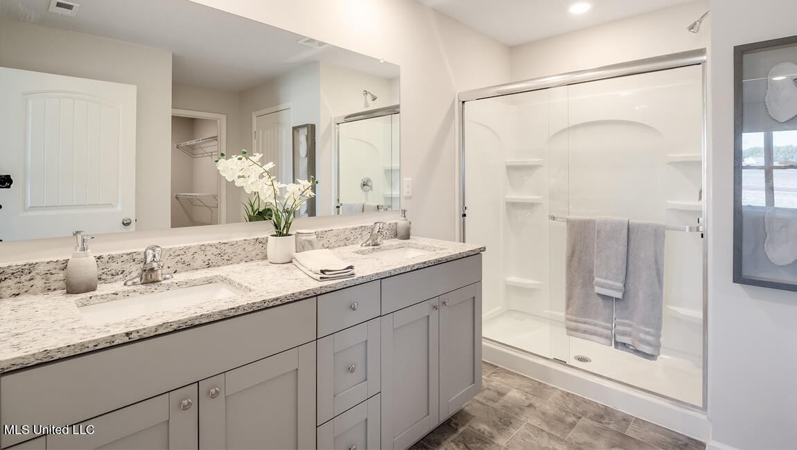 18 Thorn Tree Street Byhalia, MS 38611 - Photo 8 of 20 22_TN_Memphis_Willow-Point_Primary-Bathr