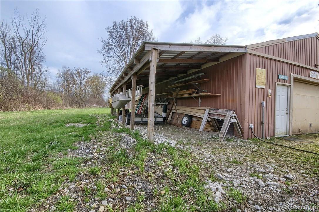 31201 West Road New Boston, MI 48164 - Photo 31 of 33 31-Pole Barn 2nd View.jpg