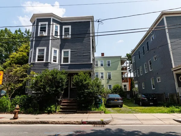 $3,200 | 338-340 Columbia Street, Unit 3, Cambridge, MA 02141