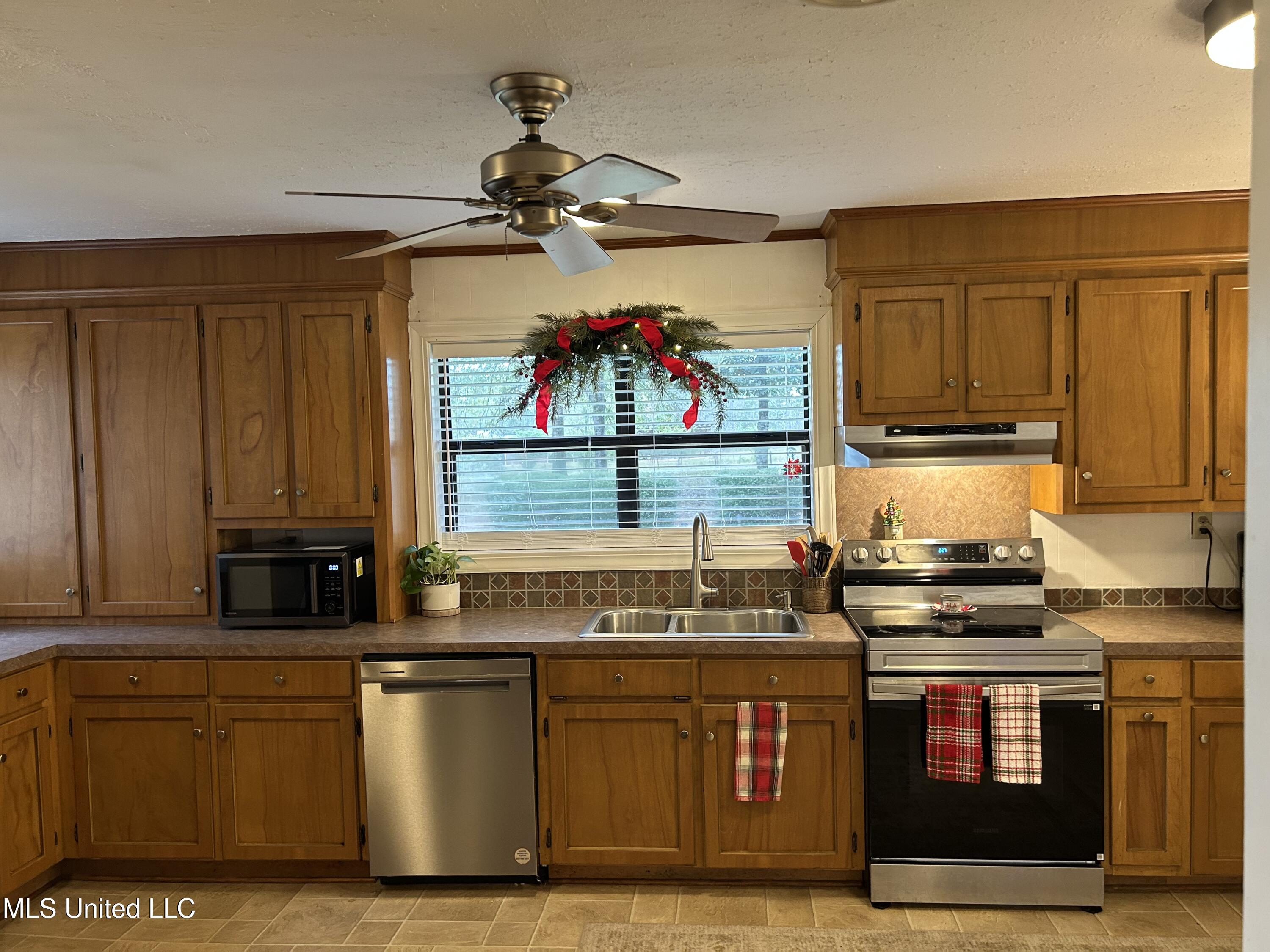 74 Timberlane Road Monticello, MS 39654 - Photo 3 of 29 IMG_8144