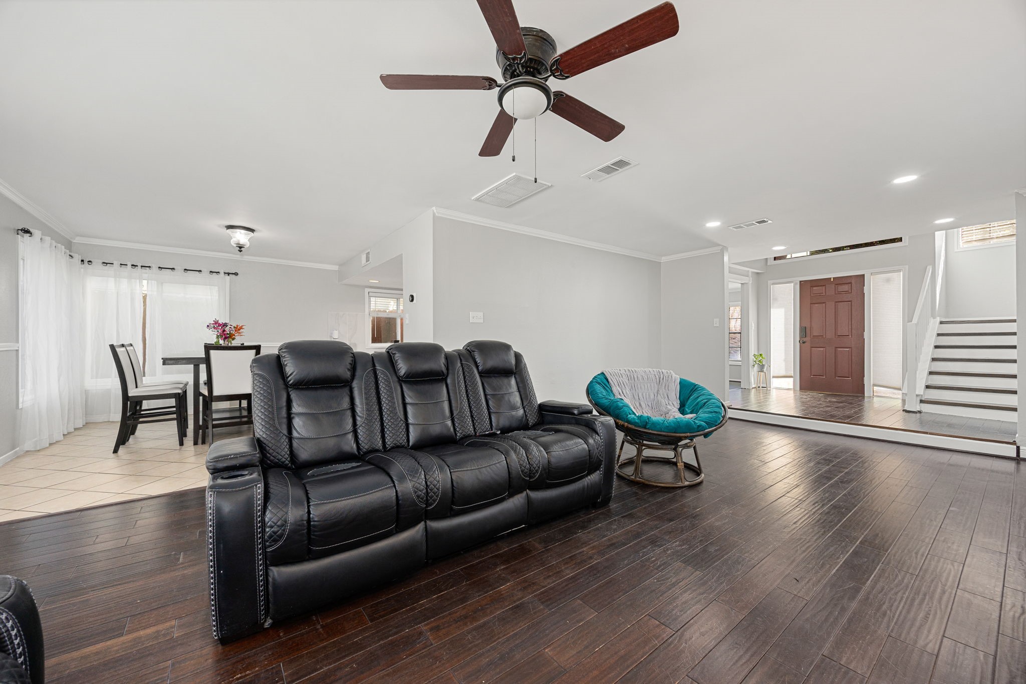 9907 Gold Cup Way Houston, TX 77065 - Photo 11 of 39 a living room with furniture