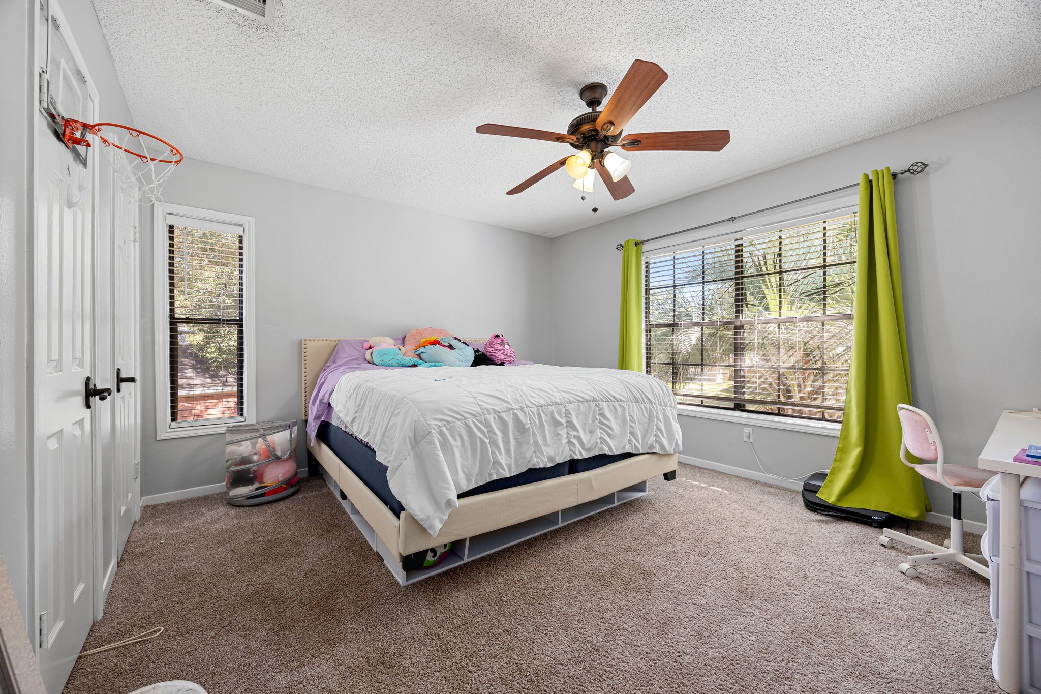 9907 Gold Cup Way Houston, TX 77065 - Photo 24 of 39 a bedroom with a bed and a chandelier