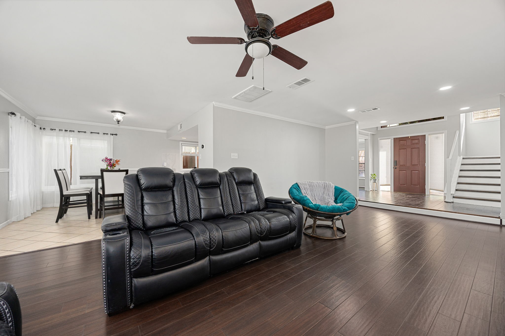 9907 Gold Cup Way Houston, TX 77065 - Photo 7 of 39 a living room with furniture