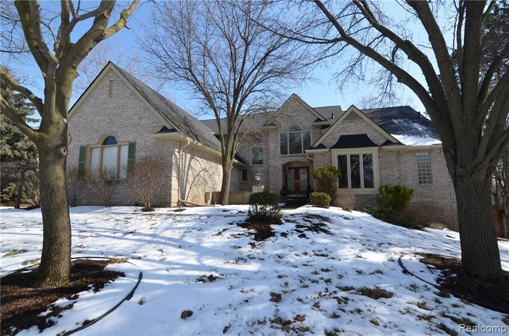 6389 Cherry Tree Court Rochester Hills, MI 48306 - Photo 3 of 30