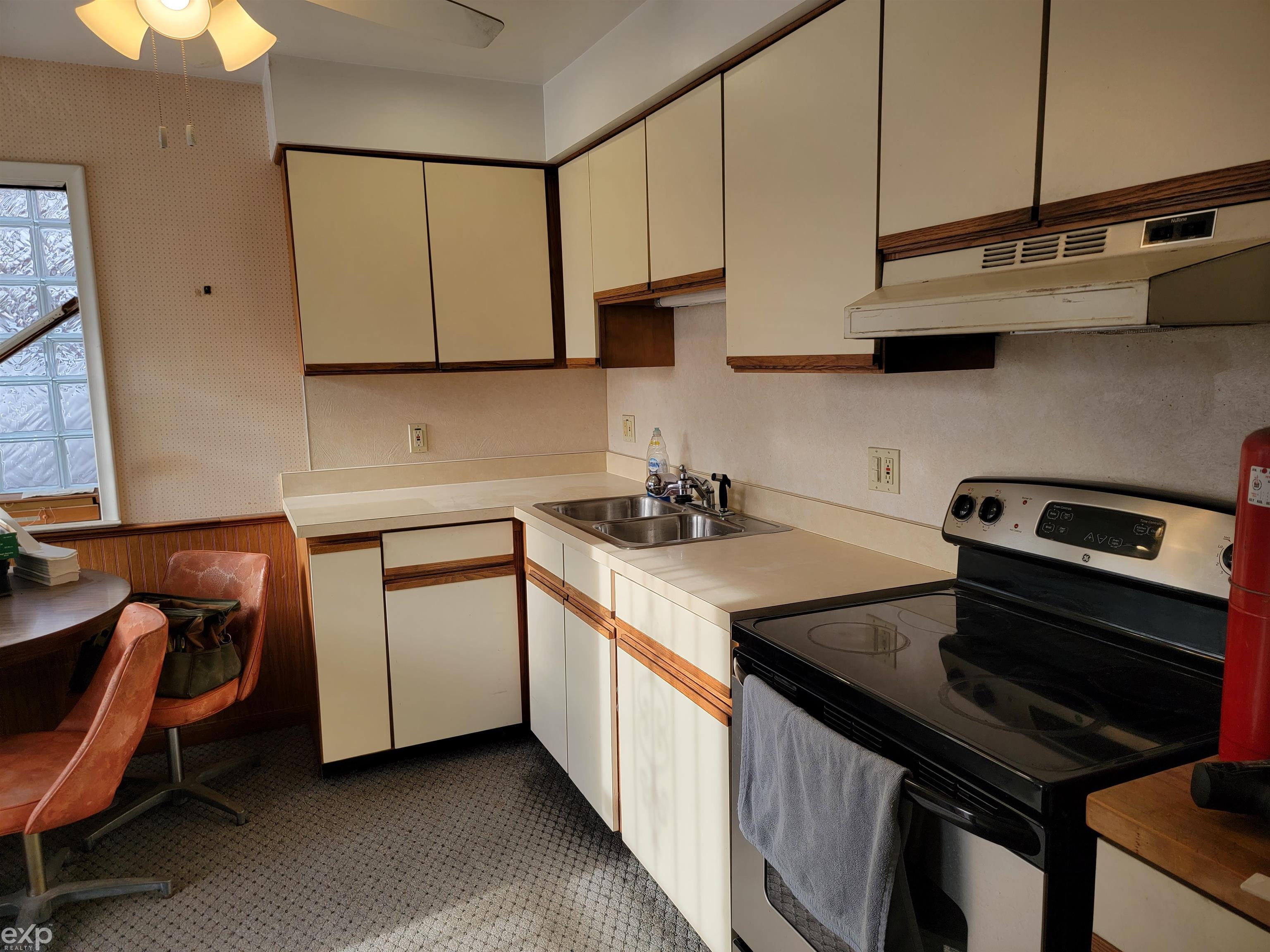 19342 Moross Road Detroit, MI 48224 - Photo 4 of 22 50098324-3.JPG