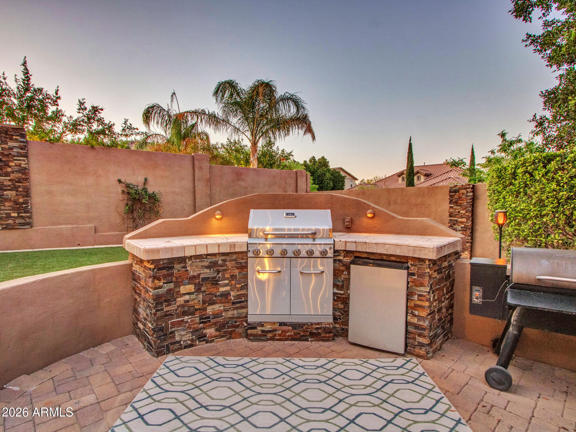 5724 West Rowel Road Phoenix, AZ 85083 - Photo 92 of 101 02-Evening_Swim-up-Bar-&-kitchen-(2)