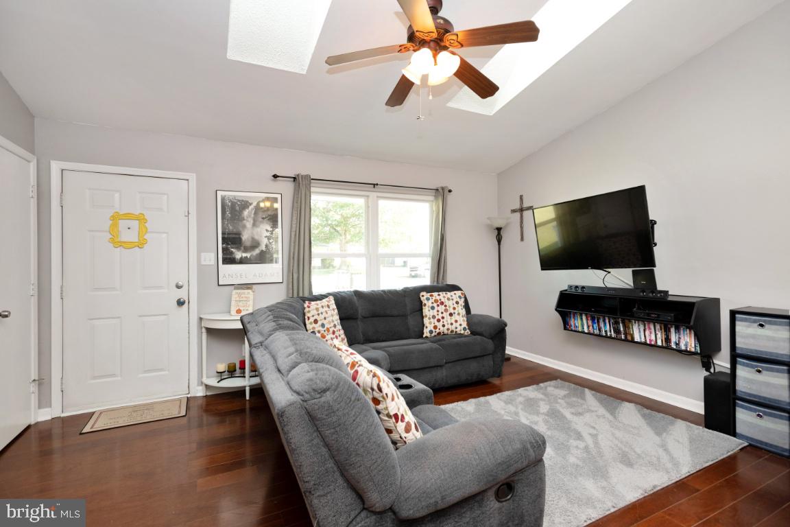 10331 Abbott Road Manassas, VA 20110 - Photo 6 of 31 Living Room w/Skylights & Ceiling Fan