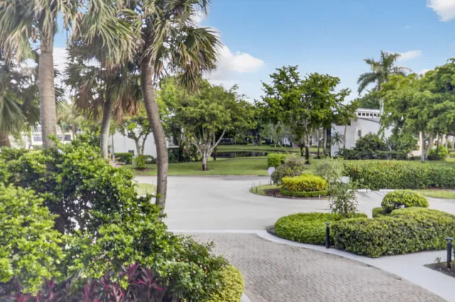 $200,000 | 6815 Willow Wood Drive, Unit 4023, Boca Raton, FL 33434
