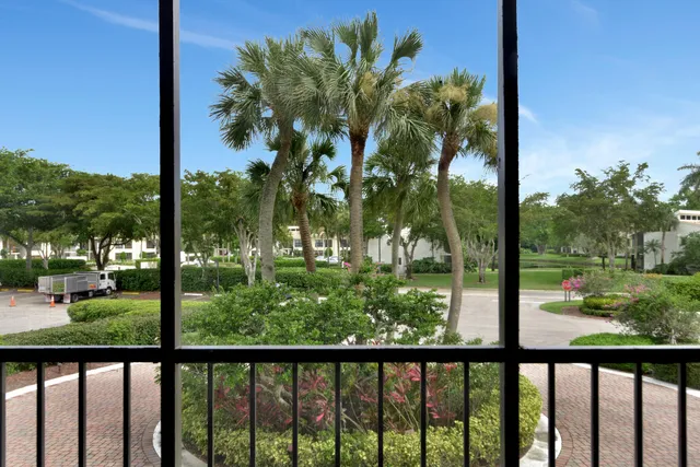 $200,000 | 6815 Willow Wood Drive, Unit 4023, Boca Raton, FL 33434