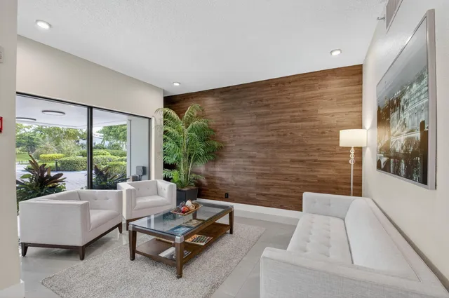 $200,000 | 6815 Willow Wood Drive, Unit 4023, Boca Raton, FL 33434