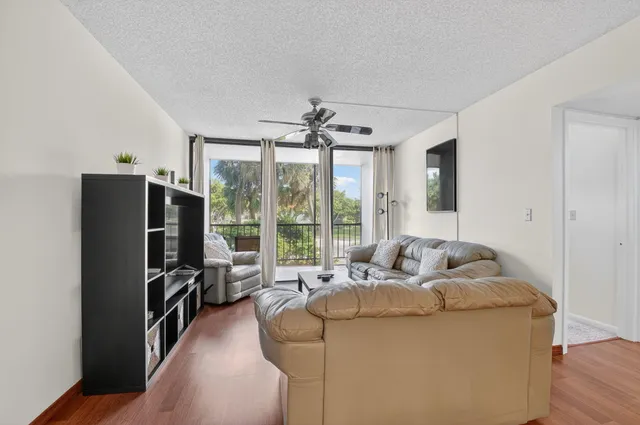 $200,000 | 6815 Willow Wood Drive, Unit 4023, Boca Raton, FL 33434