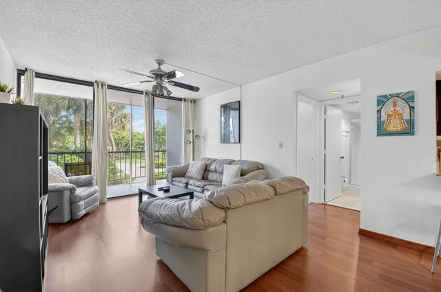 $200,000 | 6815 Willow Wood Drive, Unit 4023, Boca Raton, FL 33434