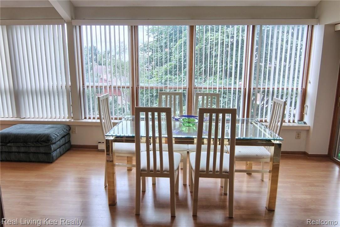 875 GreenView Court, Unit 64 Rochester, MI 48307 - Photo 9 of 31 Dining_Room.jpg