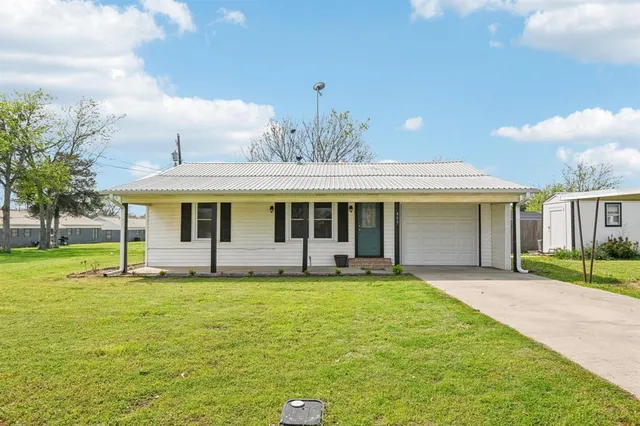 $250,000 | 405 Willard-Hall Street, Leonard, TX 75452