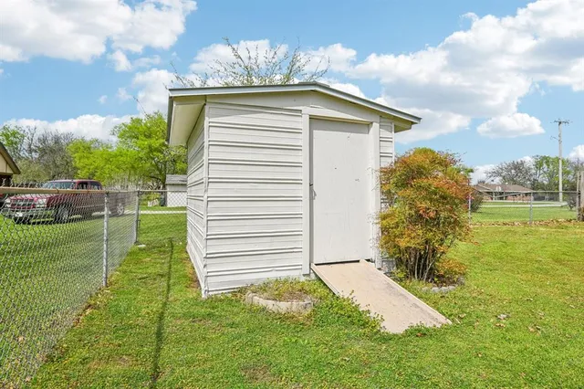 $250,000 | 405 Willard-Hall Street, Leonard, TX 75452