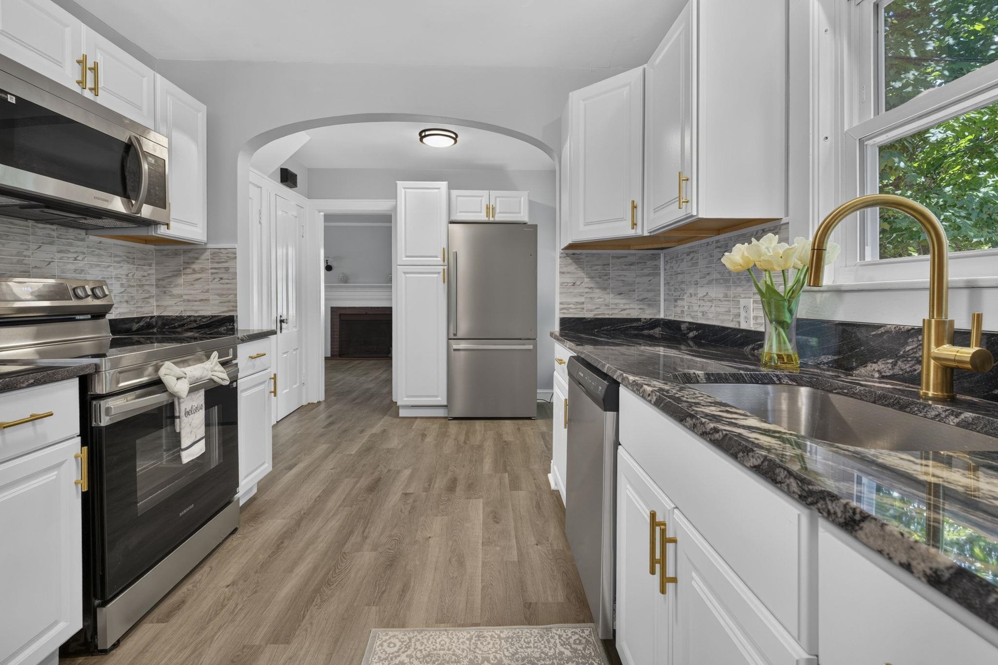 857 Union Street Manchester, NH 03104 - Photo 14 of 33