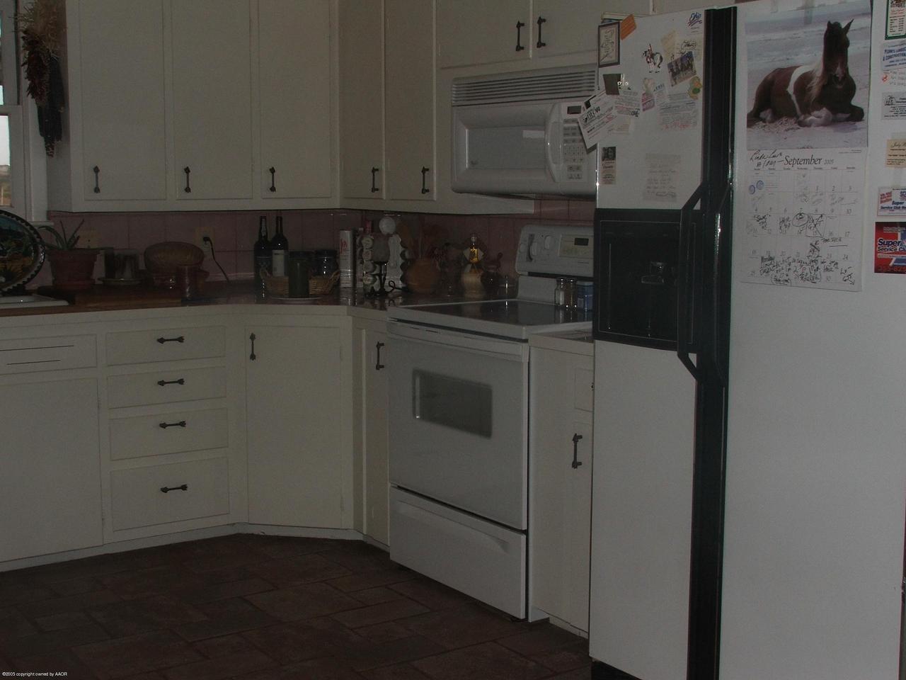 6301 West Country Club Road Canyon, TX 79015 - Photo 4 of 13 Kitchen