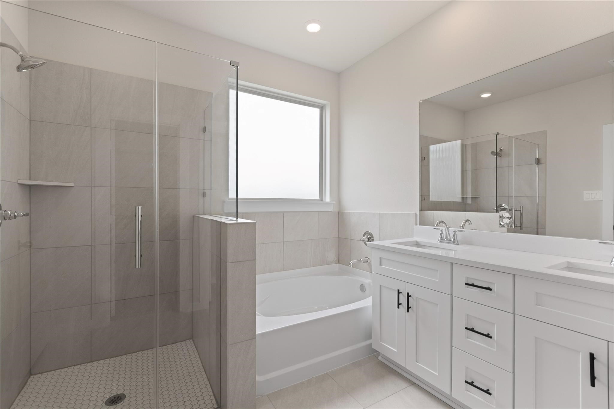 1222 Elsinore Drive Rosharon, TX 77583 - Photo 10 of 25 Primary Bathroom, Tub and shower combo.