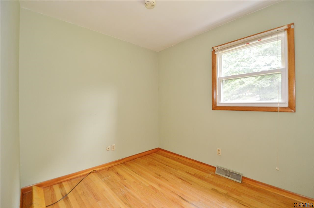 20 Island View Road Colonie, NY 12047 - Photo 4 of 10 Photo 4