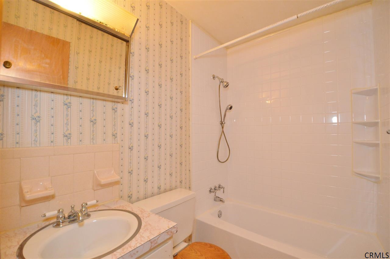 20 Island View Road Colonie, NY 12047 - Photo 8 of 10 Photo 8
