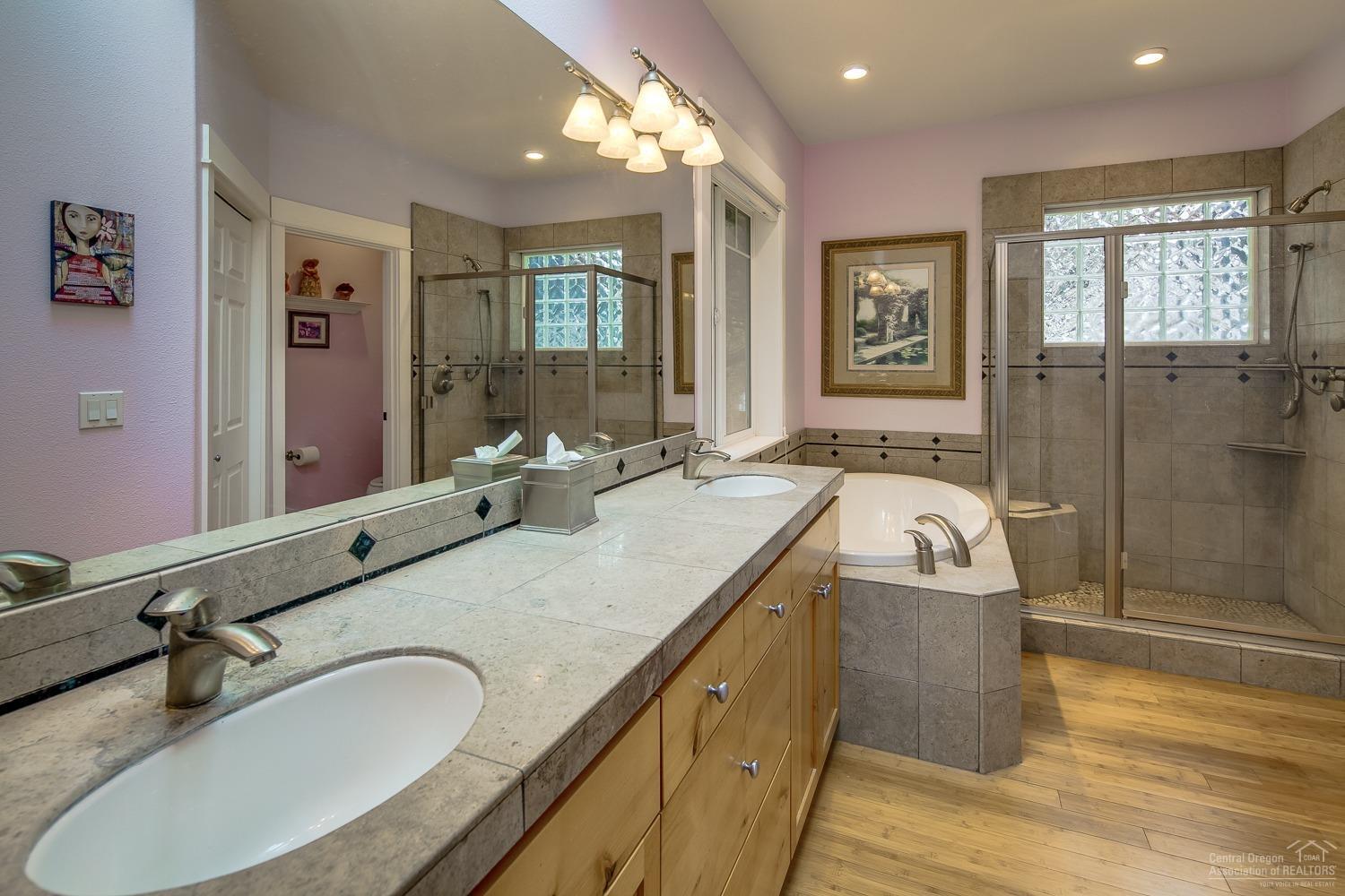 61209 Ridgewater Loop Bend, OR 97702 - Photo 16 of 25 Master bath with lots of natural light!