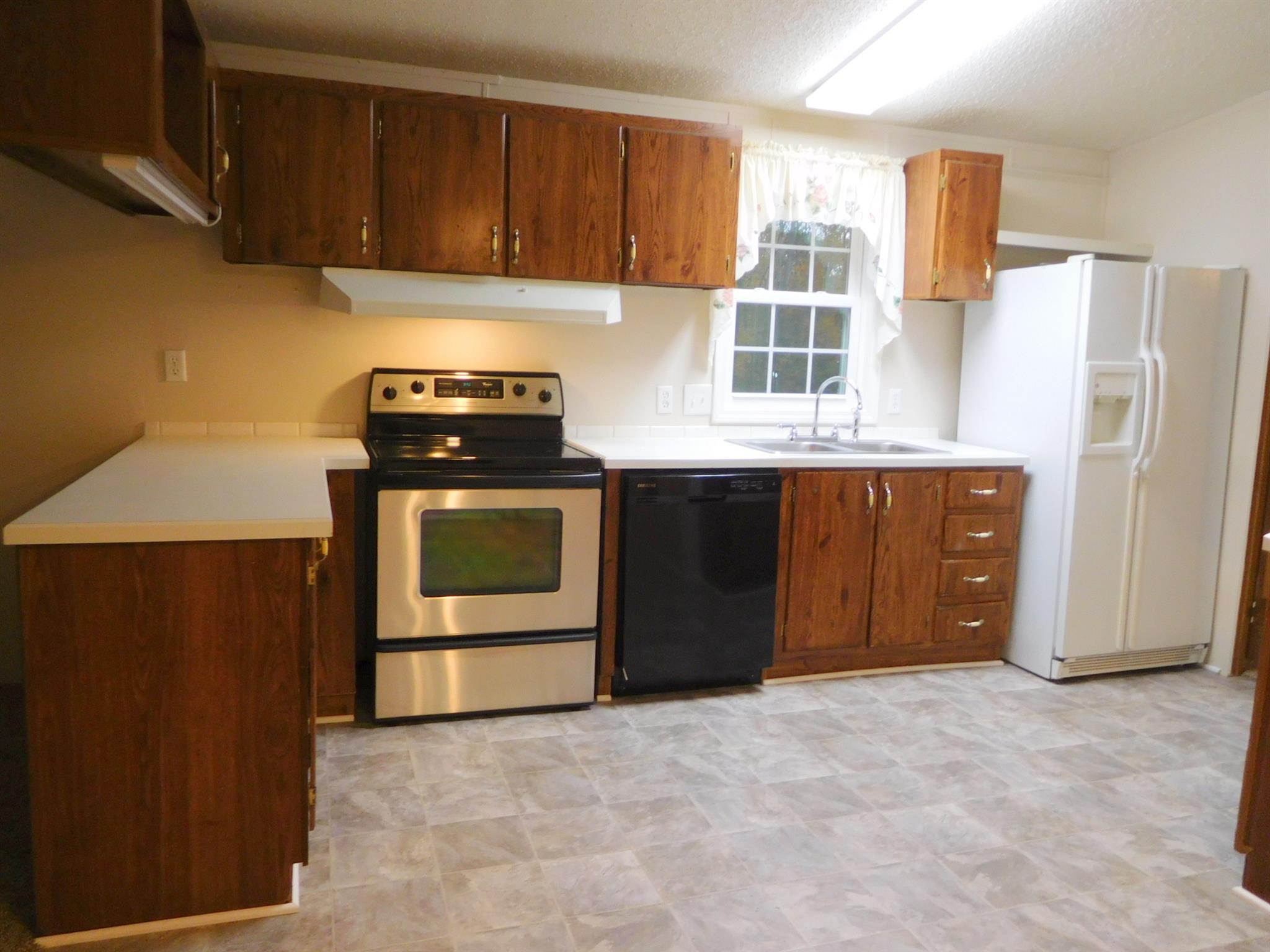 1032 Kaity Brooke Road Portland, TN 37148 - Photo 2 of 23 Large eat in kitchen with lots of cabinet space.