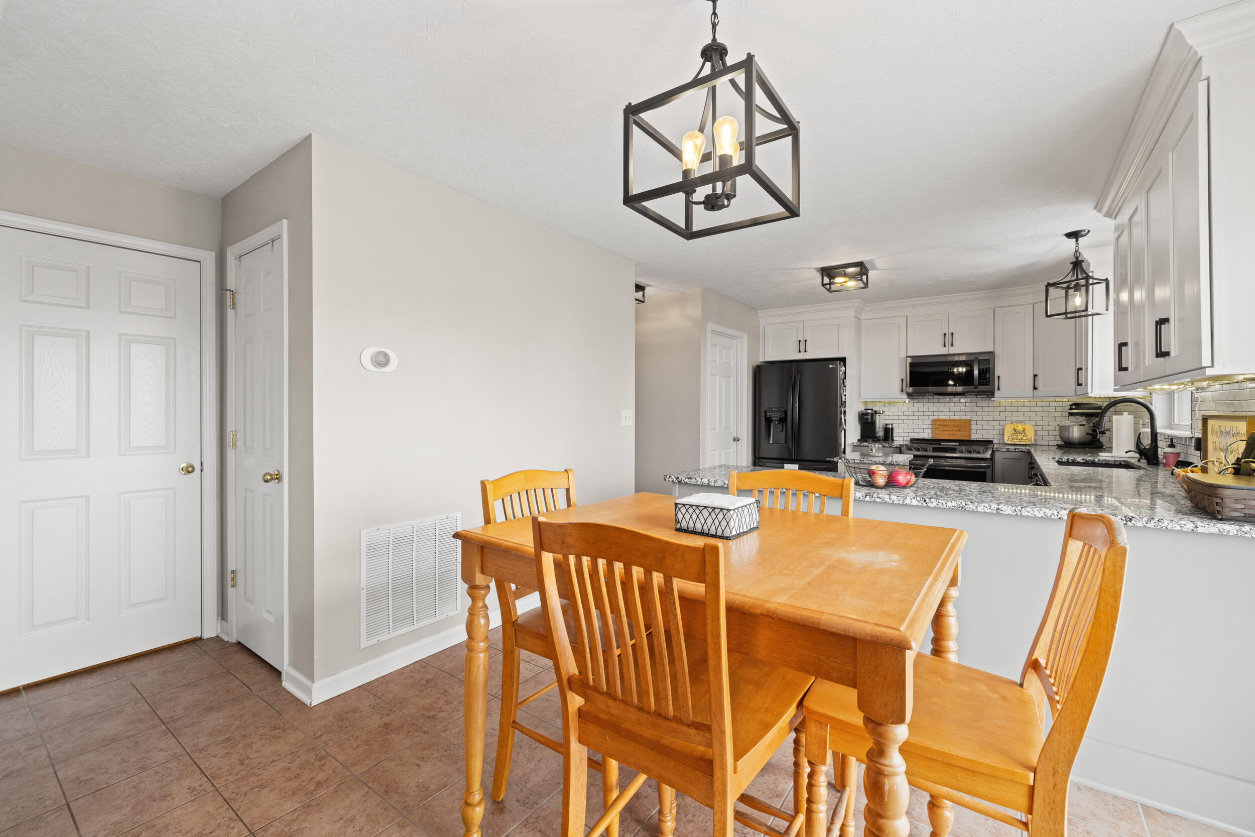 1284 Greendale Road Lexington, KY 40511 - Photo 8 of 30 11_1h4a9595