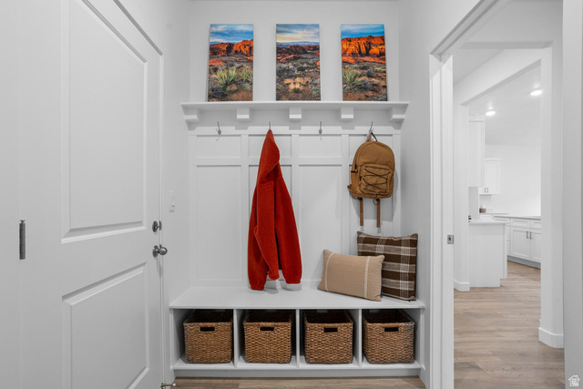 1624 South Staircase Way, Unit 4183 Washington, UT 84780 - Photo 24 of 47 Entryway featuring a built-in bench with storage cubbies and a coat rack