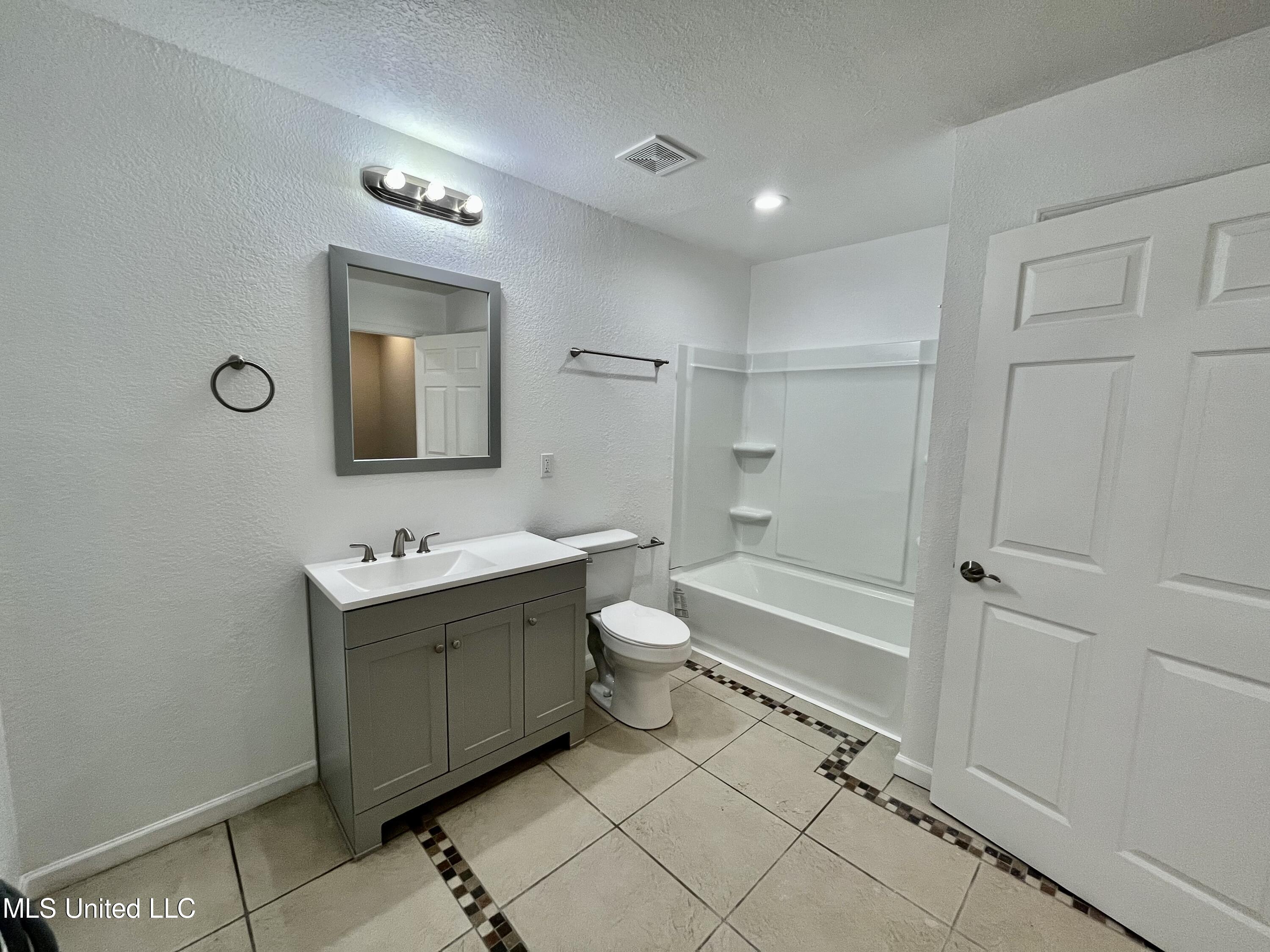 4472 Pierce Road D'Iberville, MS 39540 - Photo 11 of 17 39E3CCC7-F326-432F-AB13-EDD98BC32DB7