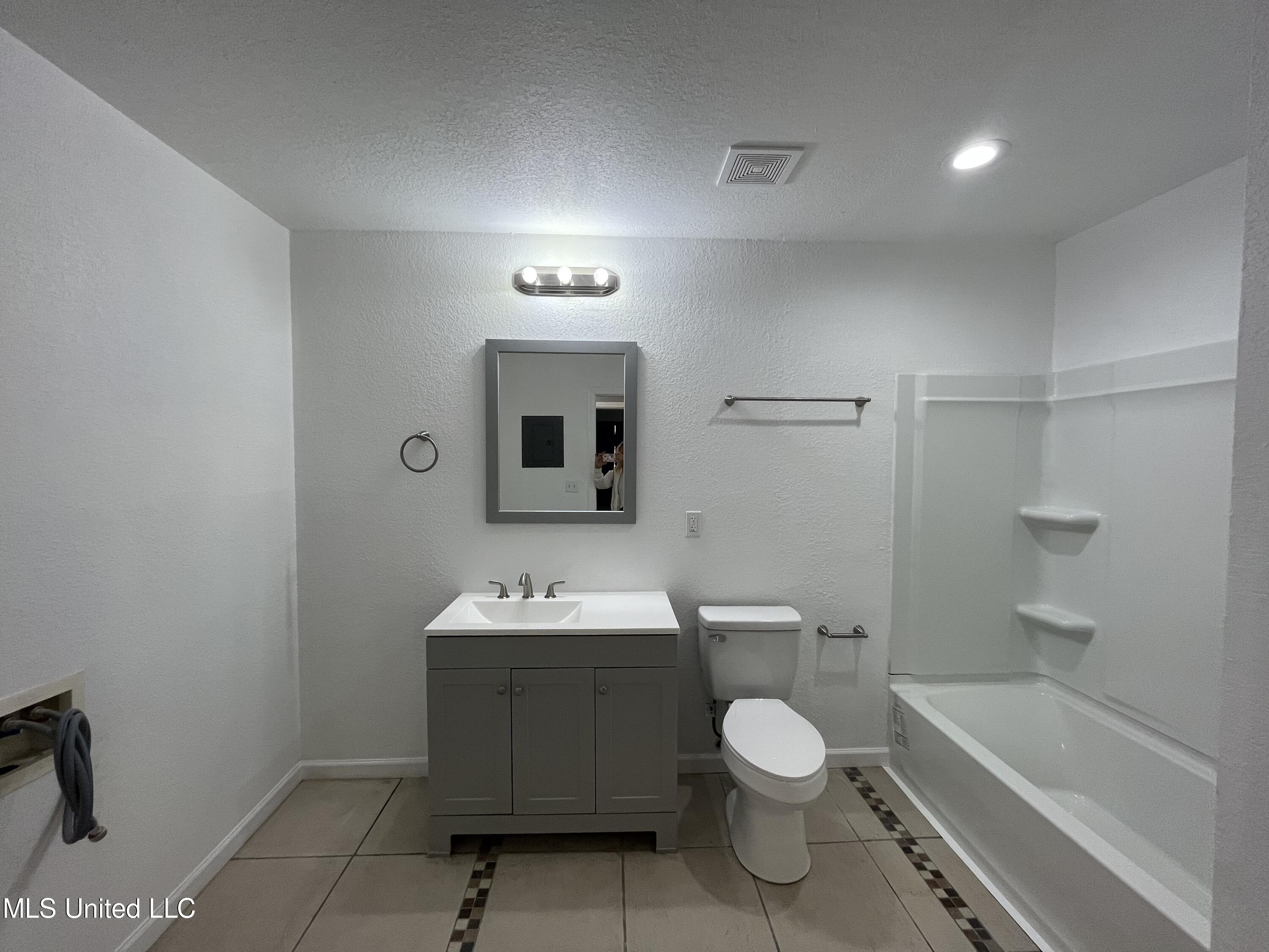 4472 Pierce Road D'Iberville, MS 39540 - Photo 13 of 17 6A766E38-60A6-4F9A-B865-D82E36F28150