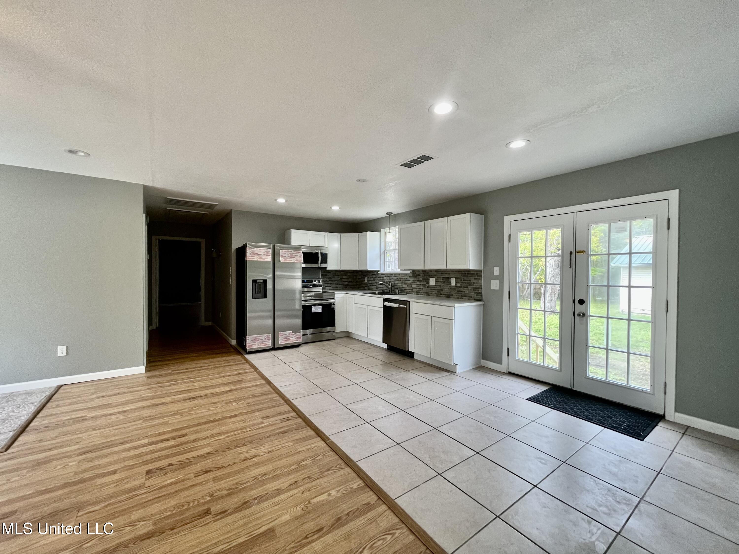 4472 Pierce Road D'Iberville, MS 39540 - Photo 4 of 17 91E8AC8D-EFCE-459E-B4C3-2B0017A9D576