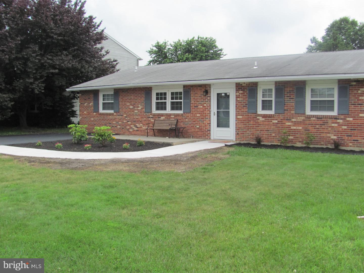 8 Ritchie Drive New Castle, DE 19720 - Photo 2 of 20 Exterior Front