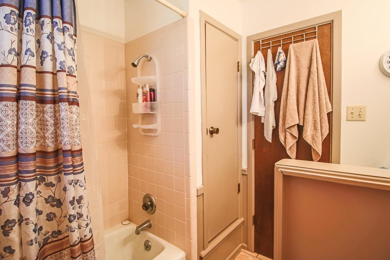 1609 Ave I Ralls, TX 79357 - Photo 23 of 32 a bathroom with a shower