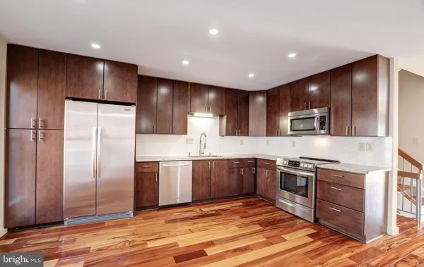 $830,000 | 1733 Cy Court, Vienna, VA 22182