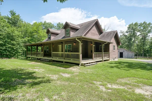 $739,900 | 424 Wilderness Lane, Jamestown, TN 38556