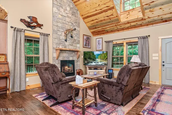 $739,900 | 424 Wilderness Lane, Jamestown, TN 38556